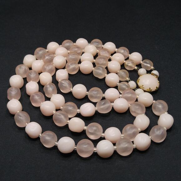 Vintage Austria Pink Lucite Bead Necklace Two Strand Frosted & Matte 1950s - Picture 10 of 10